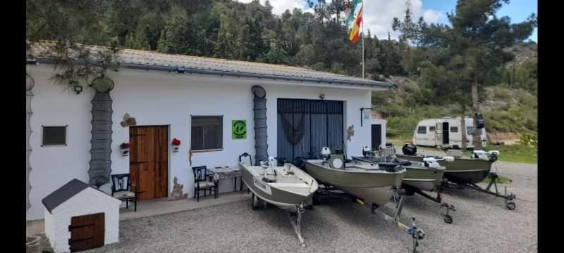 מקיננסה R U Ready Fishing, River Ebro מראה חיצוני תמונה