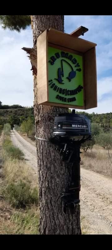 מקיננסה R U Ready Fishing, River Ebro מראה חיצוני תמונה