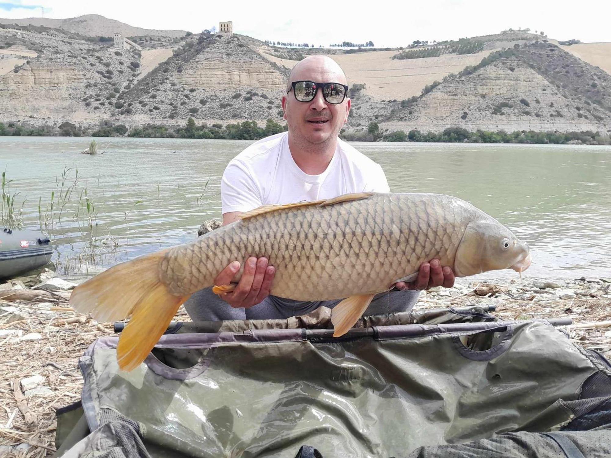 מקיננסה R U Ready Fishing, River Ebro מראה חיצוני תמונה